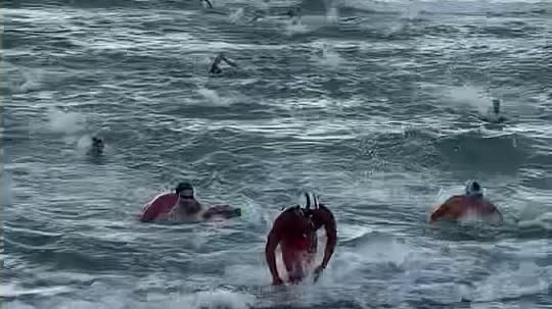 ⁣Open water finish