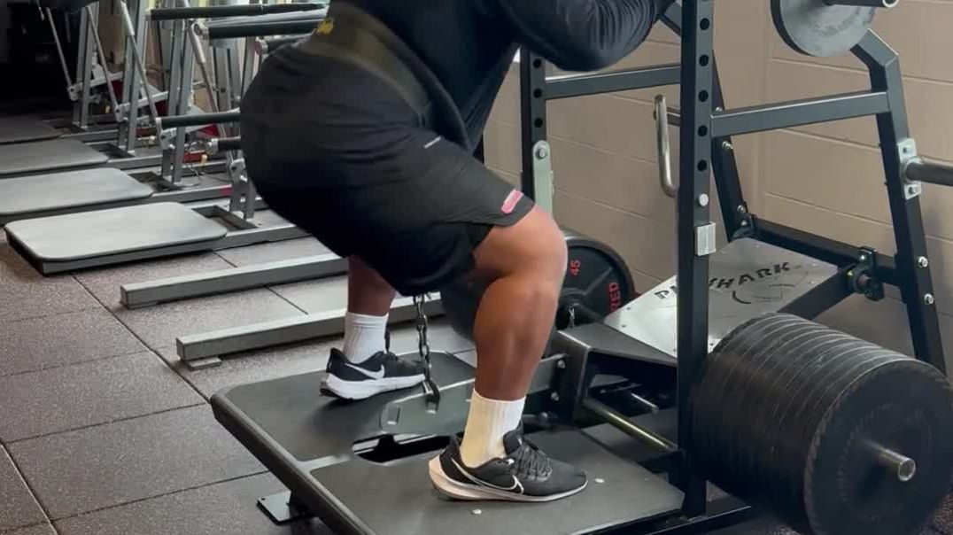 ⁣Heavy squat day
